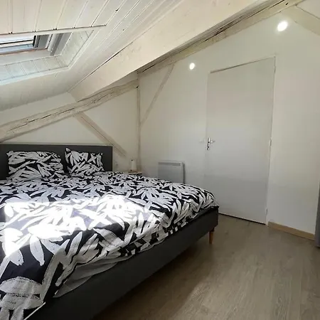 Charmant Appartement Sous Les Toits Perigueux Exterior photo